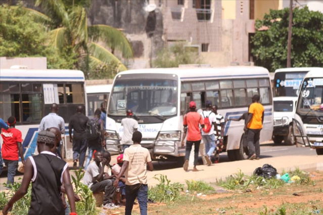 Transport urbain : Après 48h, le personnel des « Bus Tata » lève son mot d’ordre de grève Transport urbain : Après 48h, le personnel des « Bus Tata » lève son mot d’ordre de grève