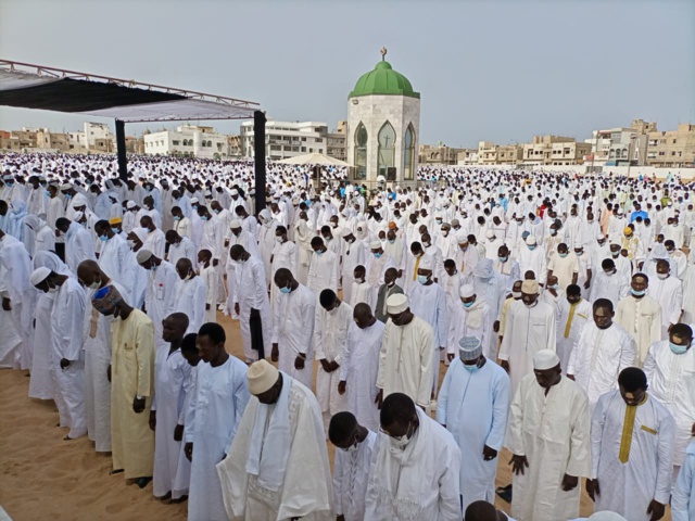 LES IMAGES DE LA PRIÈRE À YOFF LAYÉNE LES IMAGES DE LA PRIÈRE À YOFF LAYÉNE