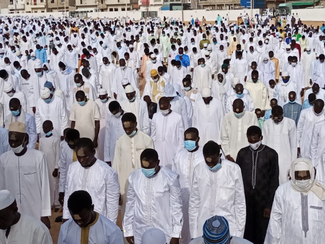 LES IMAGES DE LA PRIÈRE À YOFF LAYÉNE LES IMAGES DE LA PRIÈRE À YOFF LAYÉNE