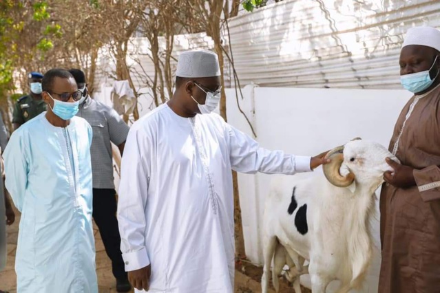 TABASKI 2021- Contraint de prier chez lui, voici les images du chef de l'Etat dans sa résidence privée de Mermoz TABASKI 2021- Contraint de prier chez lui, voici les images du chef de l'Etat dans sa résidence privée de Mermoz