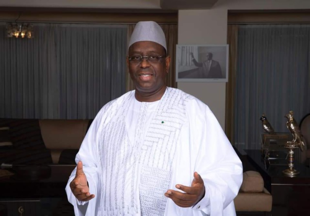 TABASKI 2021- Contraint de prier chez lui, voici les images du chef de l'Etat dans sa résidence privée de Mermoz TABASKI 2021- Contraint de prier chez lui, voici les images du chef de l'Etat dans sa résidence privée de Mermoz