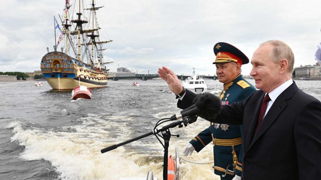 Parade navale en Russie : Vladimir Poutine vante sa puissance militaire Parade navale en Russie : Vladimir Poutine vante sa puissance militaire