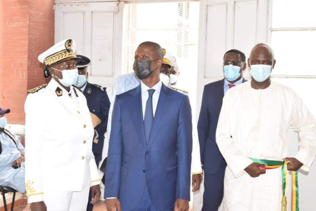 Installation du nouveau gouverneur de la région de Saint Louis par le ministre de l'Intérieur, Antoine Félix Diome (TEXTE ET IMAGES) Installation du nouveau gouverneur de la région de Saint Louis par le ministre de l'Intérieur, Antoine Félix Diome (TEXTE ET IMAGES)