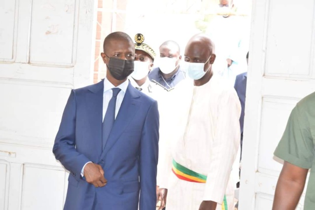 Installation du nouveau gouverneur de la région de Saint Louis par le ministre de l'Intérieur, Antoine Félix Diome (TEXTE ET IMAGES) Installation du nouveau gouverneur de la région de Saint Louis par le ministre de l'Intérieur, Antoine Félix Diome (TEXTE ET IMAGES)