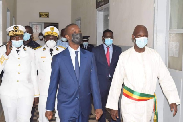 Installation du nouveau gouverneur de la région de Saint Louis par le ministre de l'Intérieur, Antoine Félix Diome (TEXTE ET IMAGES) Installation du nouveau gouverneur de la région de Saint Louis par le ministre de l'Intérieur, Antoine Félix Diome (TEXTE ET IMAGES)