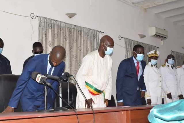 Installation du nouveau gouverneur de la région de Saint Louis par le ministre de l'Intérieur, Antoine Félix Diome (TEXTE ET IMAGES) Installation du nouveau gouverneur de la région de Saint Louis par le ministre de l'Intérieur, Antoine Félix Diome (TEXTE ET IMAGES)