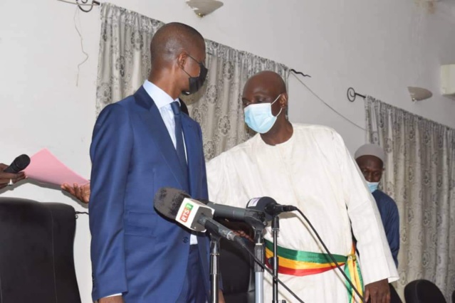 Installation du nouveau gouverneur de la région de Saint Louis par le ministre de l'Intérieur, Antoine Félix Diome (TEXTE ET IMAGES) Installation du nouveau gouverneur de la région de Saint Louis par le ministre de l'Intérieur, Antoine Félix Diome (TEXTE ET IMAGES)