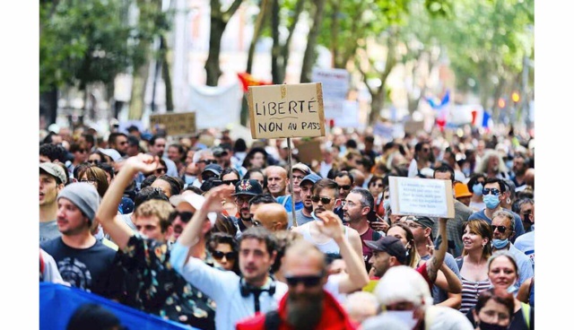 Troisième journée de mobilisation contre le pass sanitaire en France, plus de 200 000 manifestants