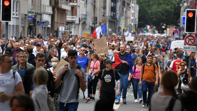 Troisième journée de mobilisation contre le pass sanitaire en France, plus de 200 000 manifestants Troisième journée de mobilisation contre le pass sanitaire en France, plus de 200 000 manifestants