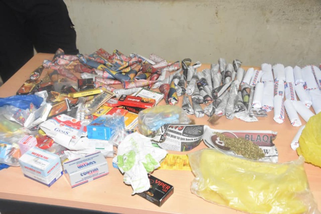 Operations de sécurisation à Keur Massar et Tivaouane peulh : 108 individus interpellés dont quatre 04 pour détention et port d’armes blanches Operations de sécurisation à Keur Massar et Tivaouane peulh : 108 individus interpellés dont quatre 04 pour détention et port d’armes blanches