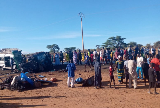 [Photos-Vidéo] Podor : Une collision entre un minicar et un Ndiaga Ndiaye fait 11 morts
