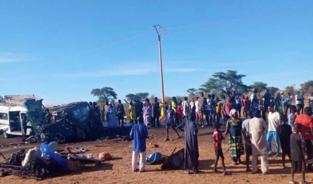 Accident sur la route de Ndioum : Le bilan s’alourdit à... 15 morts (IMAGES) Accident sur la route de Ndioum : Le bilan s’alourdit à... 15 morts (IMAGES)