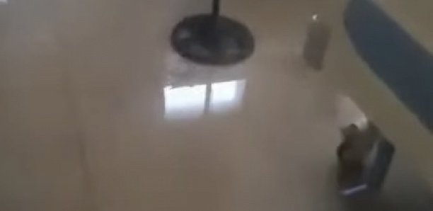 [Vidéo] Hôpital Dalal Jam : Les lits des malades sous les eaux de pluie
