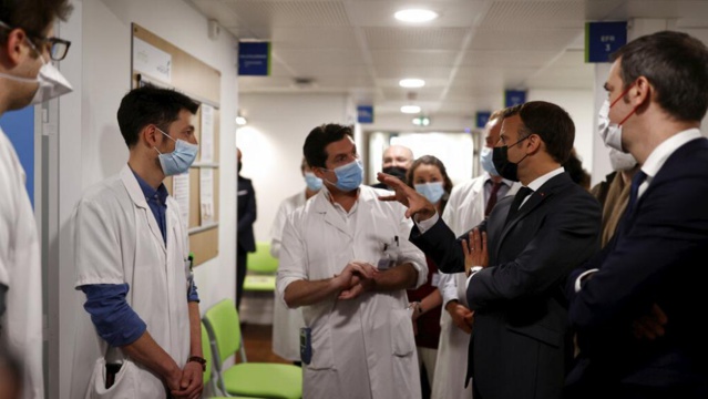 Le pass sanitaire entre en vigueur en Italie et s'étend en France