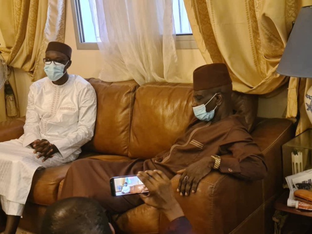 Ousmane Sonko à Yoff et à Cambéréne pour présenter ses condoléances à la famille du défunt Khalif général des layennes…(photos)