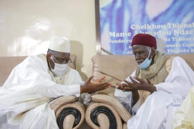 Condoléances : Le président Macky Sall accompagné par Antoine Félix Diome et de Amadou Ba auprès de la famille Layène et celle de Thiénaba. Condoléances : Le président Macky Sall accompagné par Antoine Félix Diome et de Amadou Ba auprès de la famille Layène et celle de Thiénaba.
