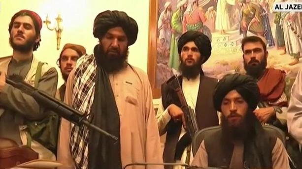 [IMAGES] Les talibans crient victoire dans le palais présidentiel à Kaboul