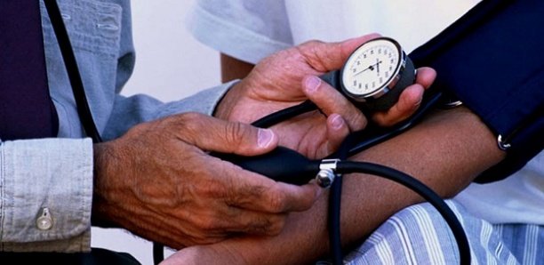 Dr Mounir Dia, cardiologue : "L'hypertension artérielle à l'origine de 32 % des décès liés à la Covid-19" Dr Mounir Dia, cardiologue : "L'hypertension artérielle à l'origine de 32 % des décès liés à la Covid-19"