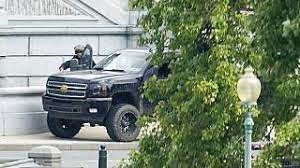 Capitole : le suspect qui menaçait de faire exploser une bombe s'est rendu Capitole : le suspect qui menaçait de faire exploser une bombe s'est rendu
