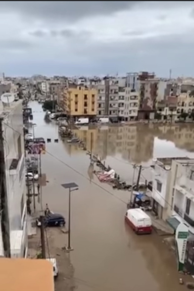Zone de captage : Une partie du bassin de rétention s'est effondrée, les populations sous les eaux craignent de passer la nuit à la belle étoile. Zone de captage : Une partie du bassin de rétention s'est effondrée, les populations sous les eaux craignent de passer la nuit à la belle étoile.