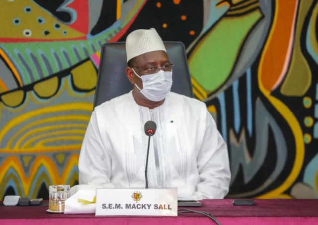 Macky Sall lors de la réunion d’urgence sur la gestion des inondations : « Si les choses ne marchent pas, on a besoin de savoir la situation… les gens ont habité dans des zones non aedificandi avec des complicités administratives ou territoriales »