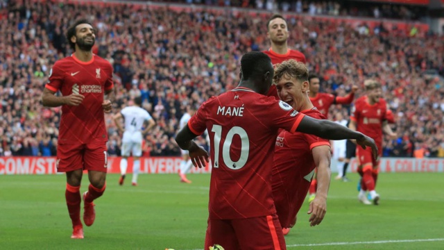 LIVERPOOL S'IMPOSE FACE À BURNLEY (2-0), LE PUBLIC DE RETOUR À ANFIELD 18 MOIS APRÈS LIVERPOOL S'IMPOSE FACE À BURNLEY (2-0), LE PUBLIC DE RETOUR À ANFIELD 18 MOIS APRÈS