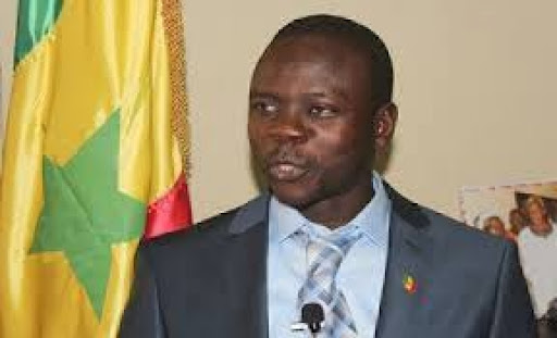 Le maire de Keur Massar, Moustapha Mbengue, humilié devant le ministre de l'Intérieur (VIDÉO) Le maire de Keur Massar, Moustapha Mbengue, humilié devant le ministre de l'Intérieur (VIDÉO)