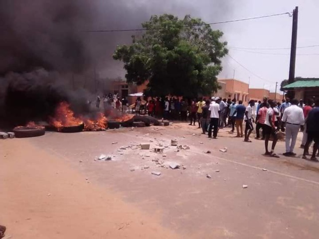 Contre l'accaparement de ses terres, Bambilor a exprimé son ras-le-bol (IMAGES) Contre l'accaparement de ses terres, Bambilor a exprimé son ras-le-bol (IMAGES)