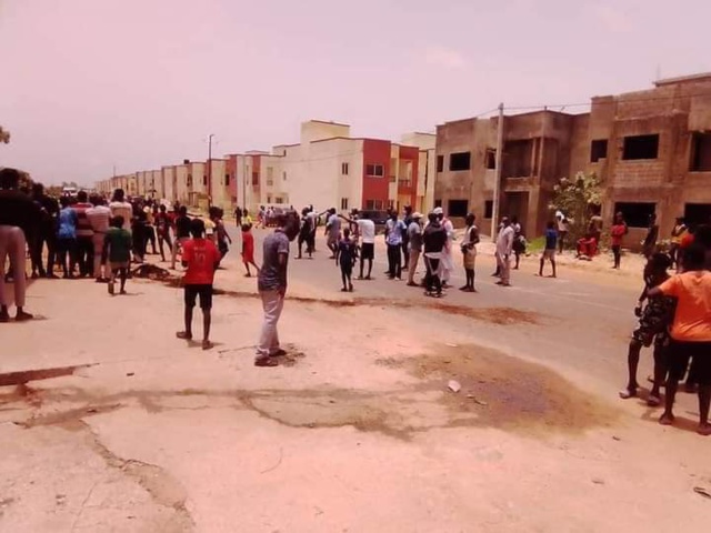 Contre l'accaparement de ses terres, Bambilor a exprimé son ras-le-bol (IMAGES) Contre l'accaparement de ses terres, Bambilor a exprimé son ras-le-bol (IMAGES)