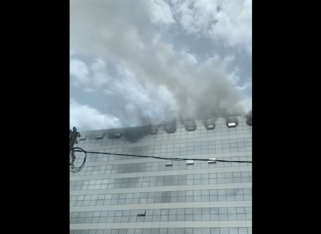 [Vidéo] Le Building administratif Mamadou Dia en feu!
