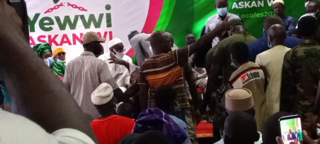 Yewwi Askan Wi: du sable dans le couscous au lancement, Macky Sall rit sous cape Yewwi Askan Wi: du sable dans le couscous au lancement, Macky Sall rit sous cape