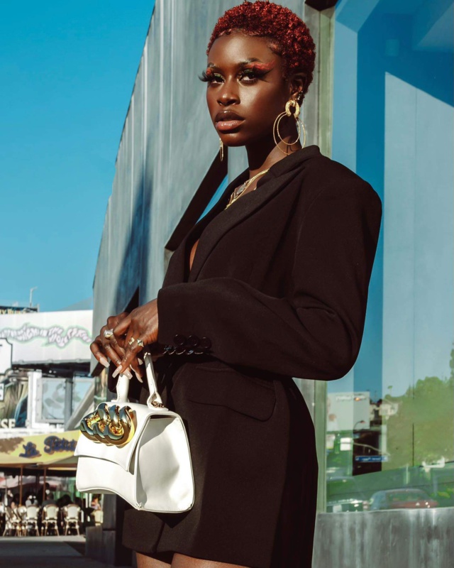 Pleine d'assurance, belle, fière de son identité "black"...Mame Diarra de "Sen Petit Galé" a bien grandi (IMAGES) Pleine d'assurance, belle, fière de son identité "black"...Mame Diarra de "Sen Petit Galé" a bien grandi (IMAGES)