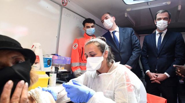 Covid-19 : la France franchit le cap des 50 millions de primo-vaccinés Covid-19 : la France franchit le cap des 50 millions de primo-vaccinés