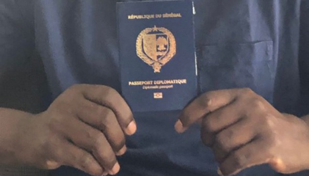 Mr le Président, de grâce supprimez le passeport des épouses et époux des députés car la honte est grande!