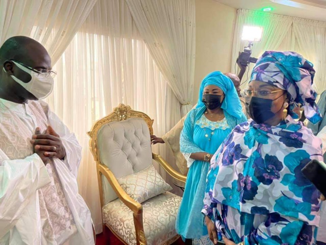 Touba-Mohamed Ndiaye "Rahma" reçu par Sokhna Baly Mbacké Mountakha... (IMAGES)