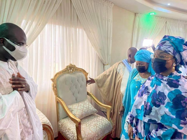 Touba-Mohamed Ndiaye "Rahma" reçu par Sokhna Baly Mbacké Mountakha... (IMAGES)