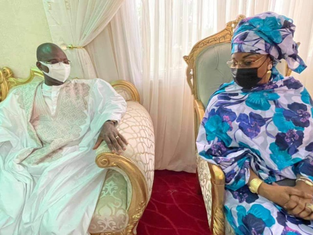 Touba-Mohamed Ndiaye "Rahma" reçu par Sokhna Baly Mbacké Mountakha... (IMAGES)