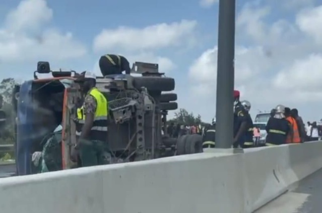 AUTOROUTE À PÉAGE / SENS DAKAR-AIBD: Un camion s'est renversé à hauteur de Mbao