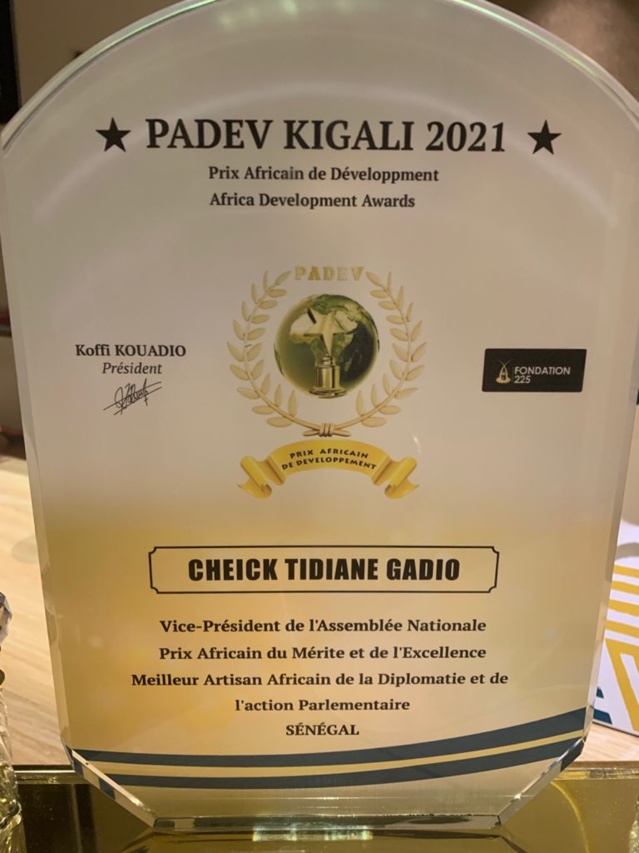 PRIX AFRICAIN DU MÉRITE ET DE L'EXCELLENCE -  MEILLEUR ARTISAN AFRICAIN DE LA DIPLOMATIE  ET DE L'ACTION PARLEMENTAIRE- Le Dr Cheikh Tidiane Gadio honoré