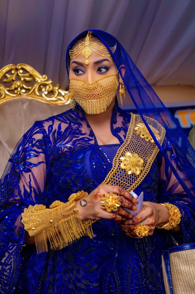 "Sagnssé" le jour du Magal – Pourquoi ces critiques bêtes et méchantes dans la presse en ligne contre Adja Ngoya Fall ? "Sagnssé" le jour du Magal – Pourquoi ces critiques bêtes et méchantes dans la presse en ligne contre Adja Ngoya Fall ?