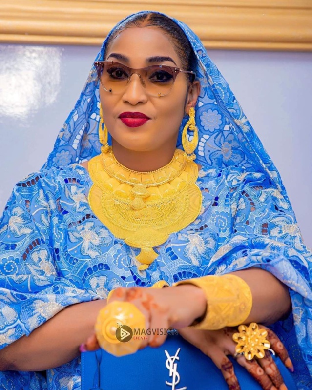 "Sagnssé" le jour du Magal – Pourquoi ces critiques bêtes et méchantes dans la presse en ligne contre Adja Ngoya Fall ? "Sagnssé" le jour du Magal – Pourquoi ces critiques bêtes et méchantes dans la presse en ligne contre Adja Ngoya Fall ?