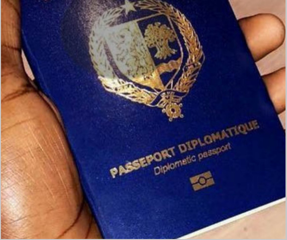 [Insolite] Passeport diplomatique : Le ministre et sa jet-setteuse...