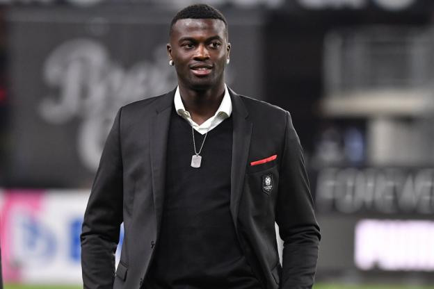 Mbaye NIANG baisse son salaire de 164 millions à 52 millions pour rejoindre Bordeaux Mbaye NIANG baisse son salaire de 164 millions à 52 millions pour rejoindre Bordeaux