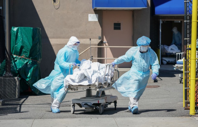 Les Etats-Unis franchissent la barre des 700 000 morts du Covid, un record mondial