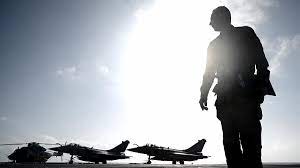 Pourquoi l'Algérie a-t-elle fermé son espace aérien aux militaires français ? Pourquoi l'Algérie a-t-elle fermé son espace aérien aux militaires français ?
