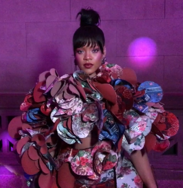 Rihanna au Met Gala de 2017. Rihanna au Met Gala de 2017.