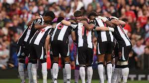 Le club anglais de Newcastle officiellement racheté par un fonds saoudien