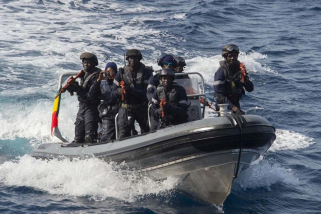Trafic de drogue : La marine nationale a saisi 1.000 kg de cocaïne en haute mer. Trafic de drogue : La marine nationale a saisi 1.000 kg de cocaïne en haute mer.