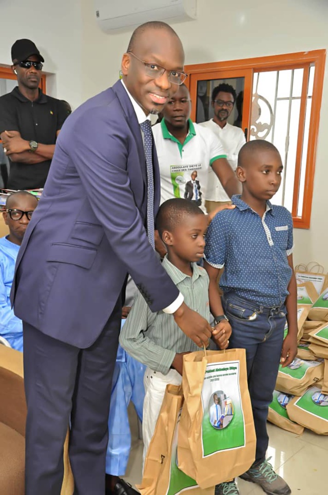 Thiès: Ablaye Dièye bat le record de remise de kits scolaires