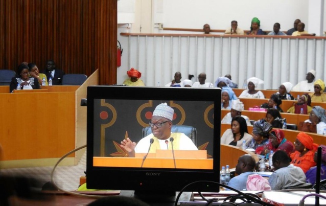 PASSEPORTS DIPLOMATIQUES : EXAMEN DES CONCLUSIONS DE LA COMMISSION AD HOC EN PLÉNIÈRE, MARDI PASSEPORTS DIPLOMATIQUES : EXAMEN DES CONCLUSIONS DE LA COMMISSION AD HOC EN PLÉNIÈRE, MARDI